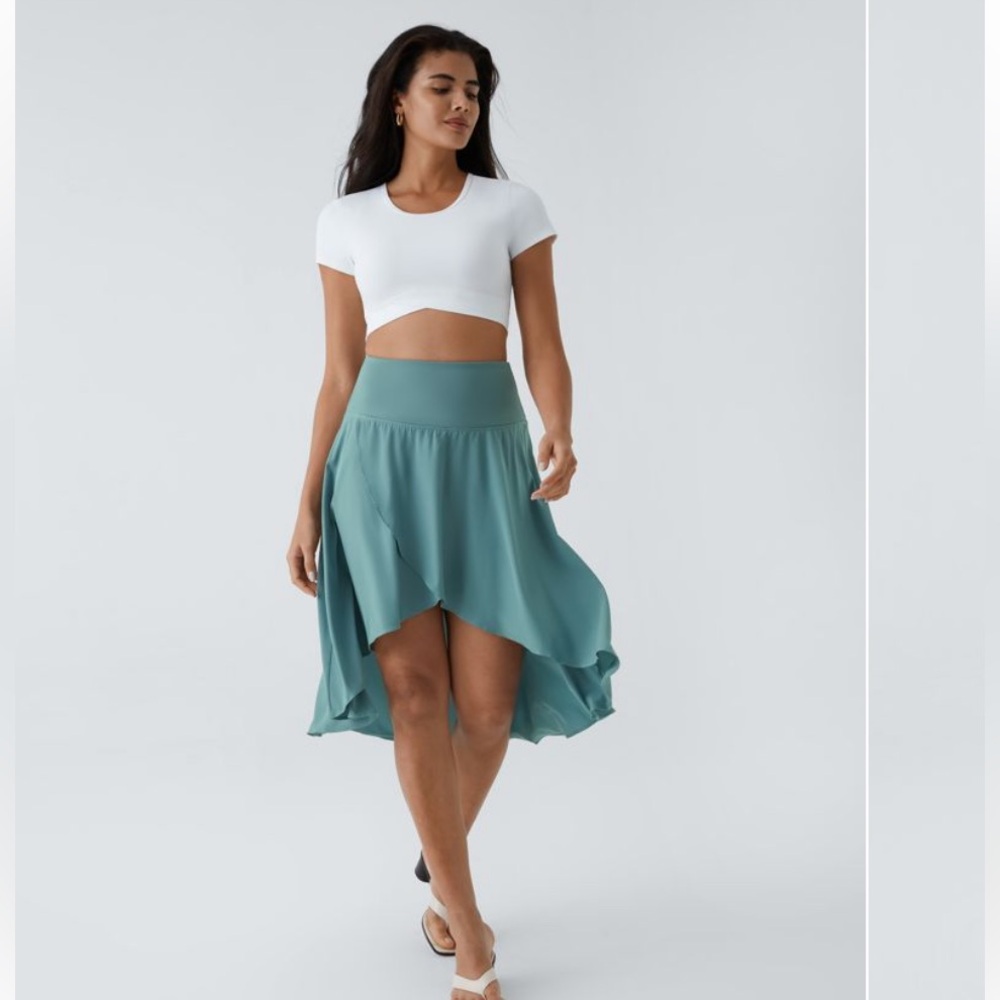 HALARA Breezeful High Low Skirt